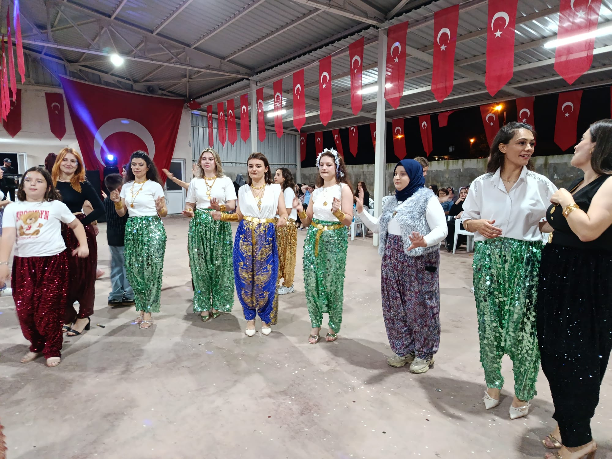 Edirne merkeze bağlı Demirhanlı köyü, sıra dışı ve renkli bir eğlenceye ev sahipliği yaptı. 